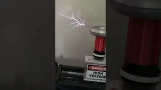 Tesla Coil Over Voltage Flash Over #teslacoils #highvoltage #experiment #engineering #electrician