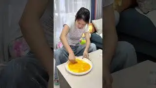 Girl Shows Glowing Aquarium Experiment🥹❤️
