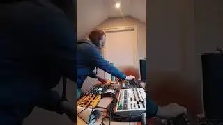 Acidhouse liveset recorded 23 November 2025