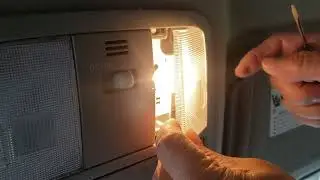 Замена или снятие всей панели в сборе с переднего плафона или лампочки подсветки карты Toyota RAV...