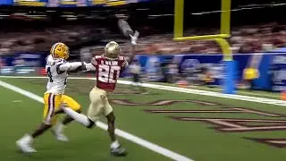 Ontaria Wilson with the ONE-HANDED touchdown catch 😳