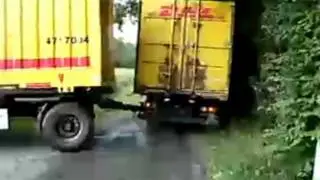 DHL LKW - Anhänger rangieren und Schrotten.✉