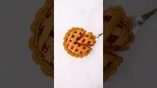 Thanksgiving Pie Cupcake! With wilton 44 tip for the lattice top and 18 tip for the outer crust 😍