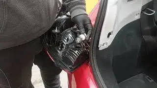 CHANGING REVERSE LIGHT BULB ON A PEUGEOT 108 ...