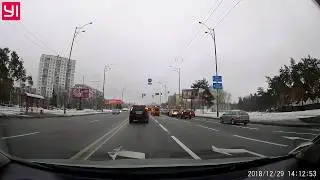 Видеорегистратор Xiaomi Yi Smart Dash WiFi Gray International Edition (1920х1080 30P сумерки + свет)