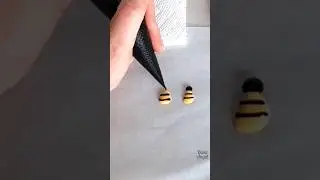 How to - Bee Shaped Royal Icing Transfers Cookies Part Two #cookiedecorating