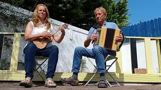 Irish Hornpipe: THE FACTORY SMOKE (aka The Ebb Tide) on button accordion and ukulele