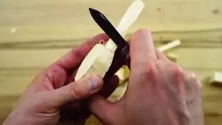 Making a wooden spoon with a simple military blade