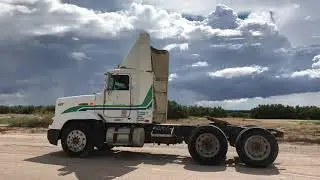 1999 Freightliner DayCab CAT C10