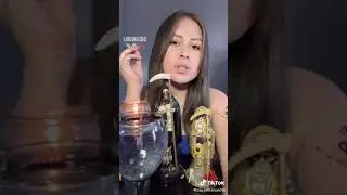 Los dulces en el altar de la Santa Muerte.