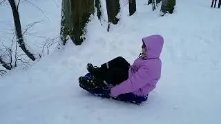Катание со снежной горки