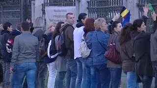 Romania: thousands link hands in human chain to protest against open-cast mine