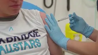 La vacuna de Oxford-AstraZeneca contra el coronavirus fue aprobada en el Reino Unido