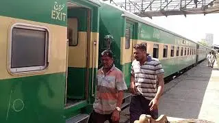 18 Down Millat Express going towards washing line | Karachi Station |Pakistan Railways