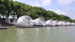 Inflatable bubble tent