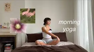 10 minutos de yoga en la cama para empezar tu d&iacute;a