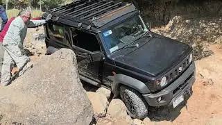 Primera ruta extrema 2026 - Jimnys demostrando músculo - entrega de juguetes