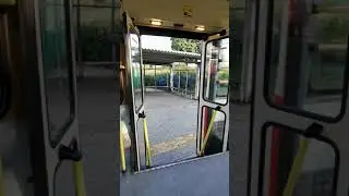 [Zabrze] Praca maszyny drzwiowej w wagonie Konstal 105Na #425