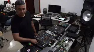UrbangTV Studio Sessions - Peter / Atax [003]