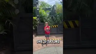 Velociraptor scares kid half to death 😂🦖                     🎥: Collab