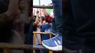 Students of Mumbai protesting in favour of CAA at amar jawan smarak CST