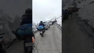 Traffic Jam I Baralacha La Top I Ladakh I Leh-Manali Highway #baralachapass #trafficjam #snowfall