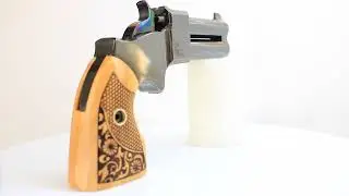 Derringer Great Gun a střenky od Luky Henry