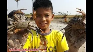 Amazing 2 boys catching Crabs by hands & BBQ- Natural Living