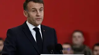 Чипирование домашних животных, запрет сделок с наличными в РФ, переброска военных США к Ирану