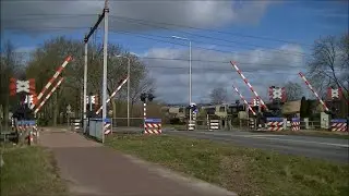 Spoorwegovergang Zevenaar // Dutch railroad crossing