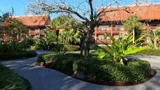 Walking from the TTC to Polynesian in 4K