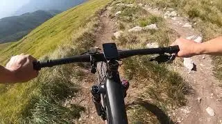 Discesa in mtb (front) dal monte Terminillo. Rifugio Rinaldi 2108 mt