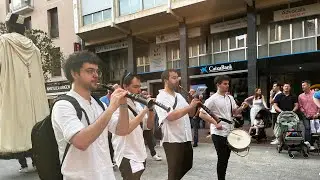 Xalocs, grallers de Reus acompanyant als gegants de Reus a Terrassa 2025 