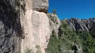 Carlos escalando Ratzinger Zeta (7c) Montserrat
