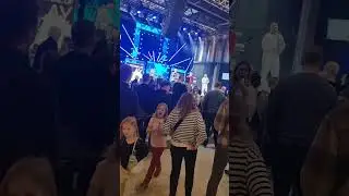 Danser lidt med piger (Danser med piger) Koncert legoworld