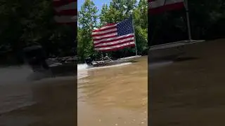 USA, the flag was as long a the boat 🇺🇸