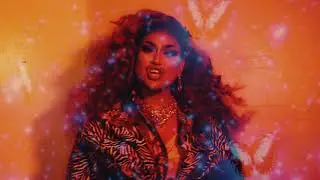 Mu&ntilde;eca Performs 