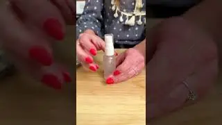 💁&zwj;♀️ DIY wrinkle release spray perfect for traveling! #fashiontips #wardrobe #traveltips