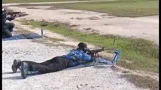 Latihan Menembak Rifle Colt M4 Carbine 5.56MM 