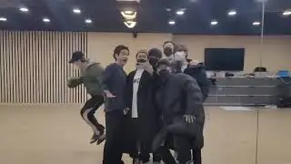 [BTS TWITTER UPDATE] BTS - Life Goes On #1 on HOT 100 Billboad