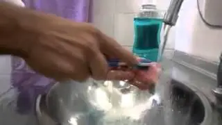 Colocando sua prótese com o fixador Corega