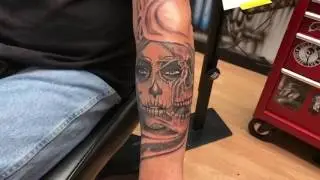 Day of the dead girl morphs into skull tattoo by   @shadowink