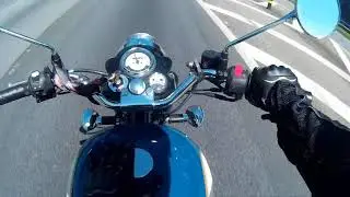 Royal Enfield Classic 500  na estrada, levando para casa