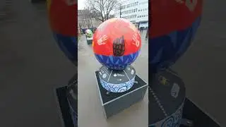 Центр города Шеффилда, собор, глобусы, кошмар сторонников теории относительной Земли, &laquo;Переосмысл...