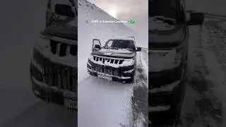 После снежной бури 🥶 Bolero Neo продолжал расчищать заснеженную дорогу в экстремальных условиях ❄️