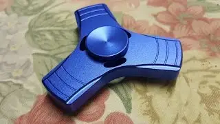 Распаковка и обзор ослепительно синего алюминиевого спиннера Tri Fidget Spinner