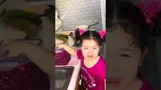 Mi ni&ntilde;a Isabella cocinando 👩🏻&zwj;🍳👧🏻 pescado frito 🐟🐠😅 #familia #momlife #videoviral 