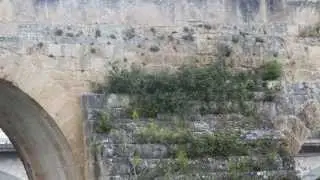 Puente medieval en Fr&iacute;as