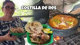 Costilla alta de res en salsa de birria