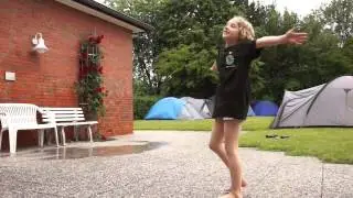 Kinder im Regen
